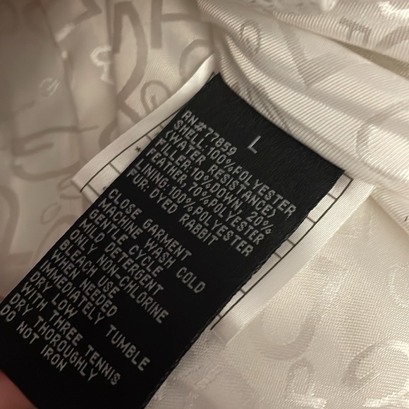 bought it and never worn it so i’m selling it now - Picture 4 of 5